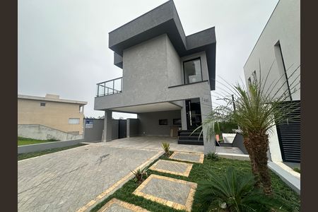 Casa de condomínio à venda com 250m², 3 quartos e 4 vagas Casa de condomínio à venda com 250m², 3 quartos e 4 vagasFachada