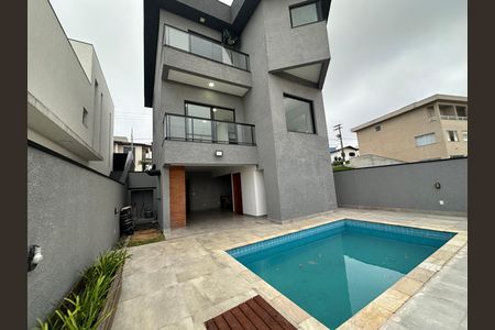 Casa de condomínio à venda com 250m², 3 quartos e 4 vagas Casa de condomínio à venda com 250m², 3 quartos e 4 vagasPiscina