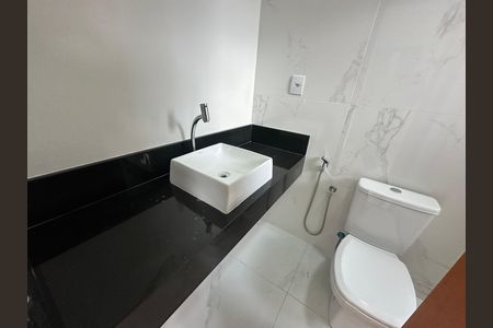 Casa de condomínio à venda com 250m², 3 quartos e 4 vagas Casa de condomínio à venda com 250m², 3 quartos e 4 vagasBanheiro da Suíte 3
