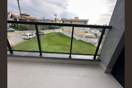 Casa de condomínio à venda com 250m², 3 quartos e 4 vagas Casa de condomínio à venda com 250m², 3 quartos e 4 vagasVaranda