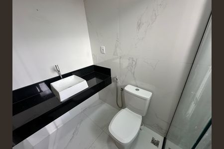 Casa de condomínio à venda com 250m², 3 quartos e 4 vagas Casa de condomínio à venda com 250m², 3 quartos e 4 vagasBanheiro da Suíte 3
