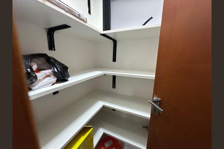 Casa de condomínio à venda com 250m², 3 quartos e 4 vagas Casa de condomínio à venda com 250m², 3 quartos e 4 vagasDespensa