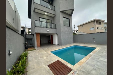 Casa de condomínio à venda com 250m², 3 quartos e 4 vagas Casa de condomínio à venda com 250m², 3 quartos e 4 vagasPiscina