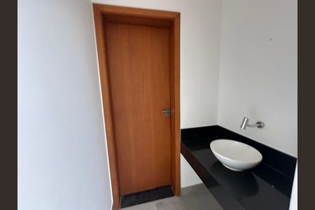 Casa de condomínio à venda com 250m², 3 quartos e 4 vagas Casa de condomínio à venda com 250m², 3 quartos e 4 vagasBanheiro