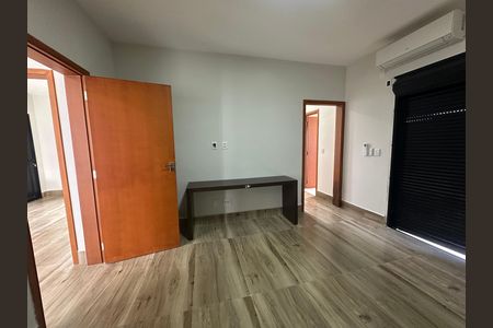 Casa de condomínio à venda com 250m², 3 quartos e 4 vagas Casa de condomínio à venda com 250m², 3 quartos e 4 vagasSuíte 1