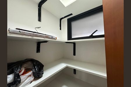 Casa de condomínio à venda com 250m², 3 quartos e 4 vagas Casa de condomínio à venda com 250m², 3 quartos e 4 vagasDespensa