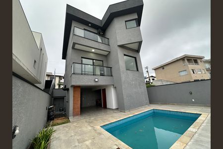Casa de condomínio à venda com 250m², 3 quartos e 4 vagas Casa de condomínio à venda com 250m², 3 quartos e 4 vagasPiscina