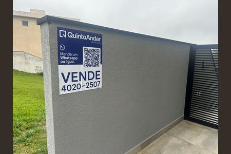 Casa de condomínio à venda com 250m², 3 quartos e 4 vagas Casa de condomínio à venda com 250m², 3 quartos e 4 vagasFachada