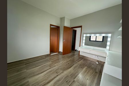Casa de condomínio à venda com 250m², 3 quartos e 4 vagas Casa de condomínio à venda com 250m², 3 quartos e 4 vagasSuíte 2