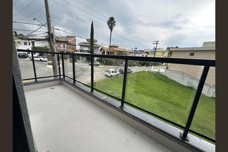 Casa de condomínio à venda com 250m², 3 quartos e 4 vagas Casa de condomínio à venda com 250m², 3 quartos e 4 vagasVaranda