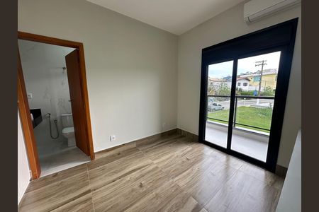 Casa de condomínio à venda com 250m², 3 quartos e 4 vagas Casa de condomínio à venda com 250m², 3 quartos e 4 vagasSuíte 3