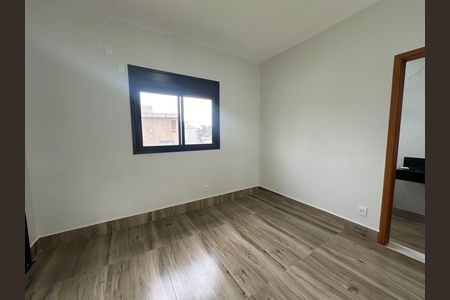 Casa de condomínio à venda com 250m², 3 quartos e 4 vagas Casa de condomínio à venda com 250m², 3 quartos e 4 vagasSuíte 2