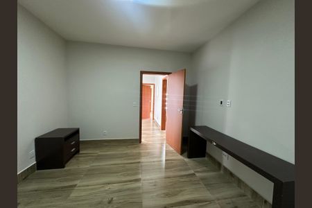Casa de condomínio à venda com 250m², 3 quartos e 4 vagas Casa de condomínio à venda com 250m², 3 quartos e 4 vagasSuíte 1