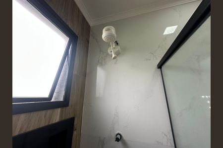 Casa de condomínio à venda com 250m², 3 quartos e 4 vagas Casa de condomínio à venda com 250m², 3 quartos e 4 vagasBanheiro da Suíte 2