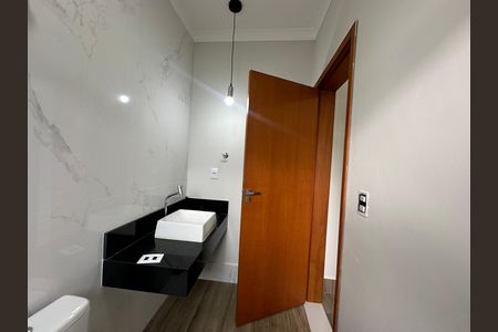 Casa de condomínio à venda com 250m², 3 quartos e 4 vagas Casa de condomínio à venda com 250m², 3 quartos e 4 vagasBanheiro da Suíte 2