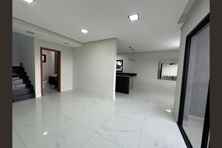 Casa de condomínio à venda com 250m², 3 quartos e 4 vagas Casa de condomínio à venda com 250m², 3 quartos e 4 vagasSala