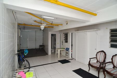 Casa de condomínio para alugar com 380m², 4 quartos e 6 vagas Casa de condomínio para alugar com 380m², 4 quartos e 6 vagasGaragem