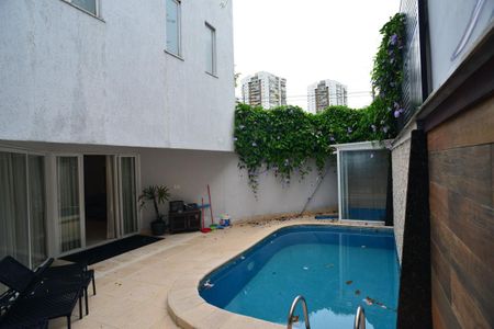 Casa de condomínio para alugar com 380m², 4 quartos e 6 vagas Casa de condomínio para alugar com 380m², 4 quartos e 6 vagasPiscina
