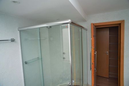 Casa de condomínio para alugar com 380m², 4 quartos e 6 vagas Casa de condomínio para alugar com 380m², 4 quartos e 6 vagasBanheiro Suíte 2