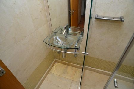 Casa de condomínio para alugar com 380m², 4 quartos e 6 vagas Casa de condomínio para alugar com 380m², 4 quartos e 6 vagasBanheiro Social