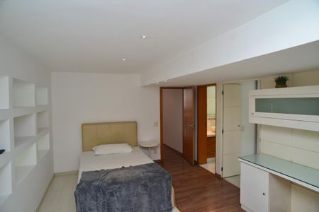 Casa de condomínio para alugar com 380m², 4 quartos e 6 vagas Casa de condomínio para alugar com 380m², 4 quartos e 6 vagasSuíte 1