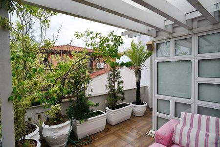 Casa de condomínio para alugar com 380m², 4 quartos e 6 vagas Casa de condomínio para alugar com 380m², 4 quartos e 6 vagasJardim Suíte Principal