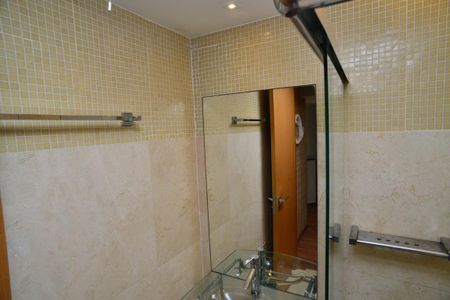 Casa de condomínio para alugar com 380m², 4 quartos e 6 vagas Casa de condomínio para alugar com 380m², 4 quartos e 6 vagasBanheiro Social