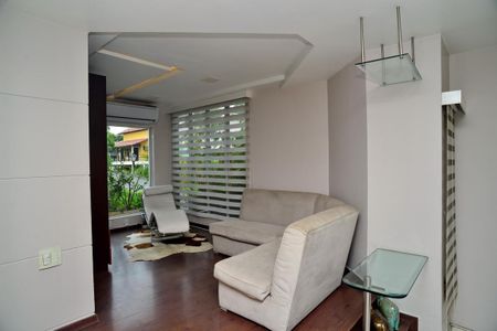 Casa de condomínio para alugar com 380m², 4 quartos e 6 vagas Casa de condomínio para alugar com 380m², 4 quartos e 6 vagasSala