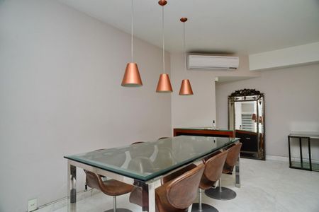 Casa de condomínio para alugar com 380m², 4 quartos e 6 vagas Casa de condomínio para alugar com 380m², 4 quartos e 6 vagasSala