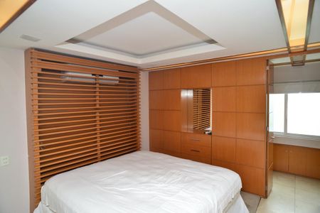Casa de condomínio para alugar com 380m², 4 quartos e 6 vagas Casa de condomínio para alugar com 380m², 4 quartos e 6 vagasSuíte Principal