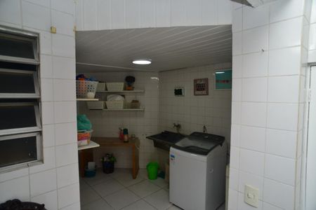 Casa de condomínio para alugar com 380m², 4 quartos e 6 vagas Casa de condomínio para alugar com 380m², 4 quartos e 6 vagasLavanderia