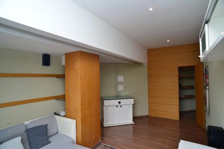 Casa de condomínio para alugar com 380m², 4 quartos e 6 vagas Casa de condomínio para alugar com 380m², 4 quartos e 6 vagasEscritório