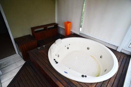 Casa de condomínio para alugar com 380m², 4 quartos e 6 vagas Casa de condomínio para alugar com 380m², 4 quartos e 6 vagasÔfuro
