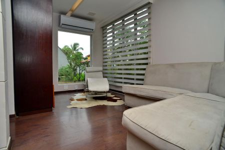 Casa de condomínio para alugar com 380m², 4 quartos e 6 vagas Casa de condomínio para alugar com 380m², 4 quartos e 6 vagasSala