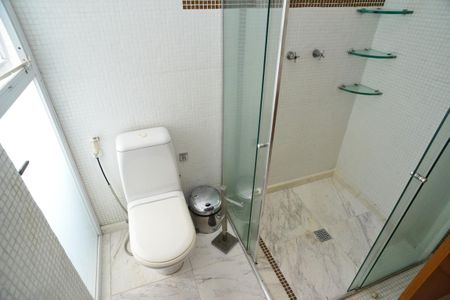 Casa de condomínio para alugar com 380m², 4 quartos e 6 vagas Casa de condomínio para alugar com 380m², 4 quartos e 6 vagasBanheiro Suíte Principal