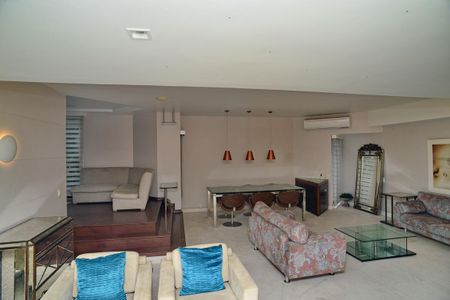 Casa de condomínio para alugar com 380m², 4 quartos e 6 vagas Casa de condomínio para alugar com 380m², 4 quartos e 6 vagasSala