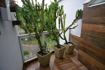 Casa de condomínio para alugar com 380m², 4 quartos e 6 vagas Casa de condomínio para alugar com 380m², 4 quartos e 6 vagasVaranda Escritório