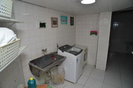 Casa de condomínio para alugar com 380m², 4 quartos e 6 vagas Casa de condomínio para alugar com 380m², 4 quartos e 6 vagasLavanderia
