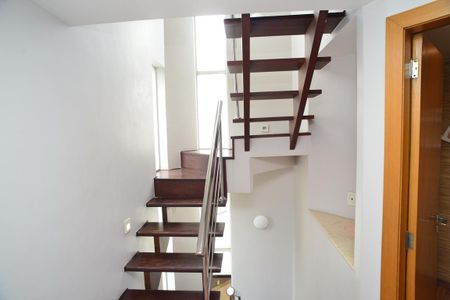 Casa de condomínio para alugar com 380m², 4 quartos e 6 vagas Casa de condomínio para alugar com 380m², 4 quartos e 6 vagasEscada 3º Piso