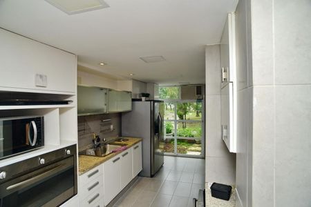 Casa de condomínio para alugar com 380m², 4 quartos e 6 vagas Casa de condomínio para alugar com 380m², 4 quartos e 6 vagasCozinha