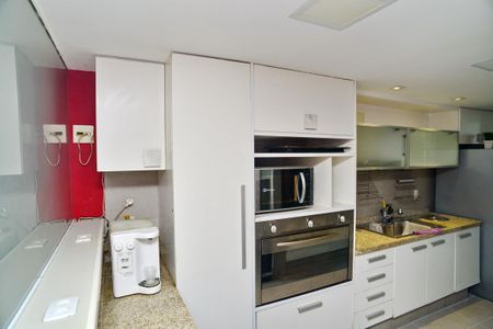 Casa de condomínio para alugar com 380m², 4 quartos e 6 vagas Casa de condomínio para alugar com 380m², 4 quartos e 6 vagasCozinha