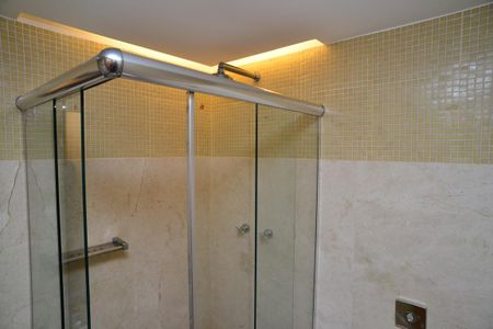 Casa de condomínio para alugar com 380m², 4 quartos e 6 vagas Casa de condomínio para alugar com 380m², 4 quartos e 6 vagasBanheiro Social