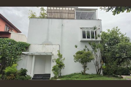 Casa de condomínio para alugar com 380m², 4 quartos e 6 vagas Casa de condomínio para alugar com 380m², 4 quartos e 6 vagasFachada