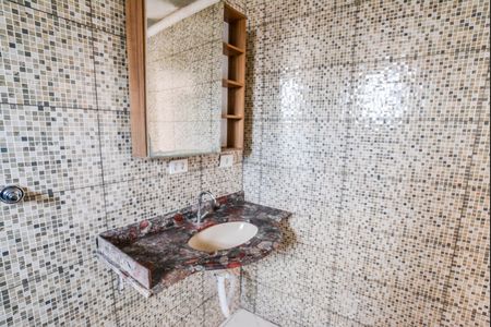 Banheiro de casa para alugar com 1 quarto, 80m² em Parque João Ramalho, Santo André