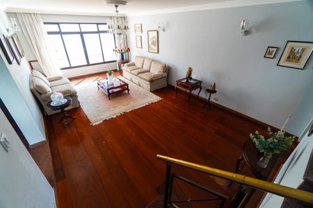 Casa à venda com 450m², 4 quartos e 2 vagas Casa à venda com 450m², 4 quartos e 2 vagasSala