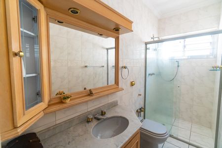 Casa à venda com 450m², 4 quartos e 2 vagas Casa à venda com 450m², 4 quartos e 2 vagasBanheiro Social