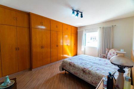 Casa à venda com 450m², 4 quartos e 2 vagas Casa à venda com 450m², 4 quartos e 2 vagasSuite 1