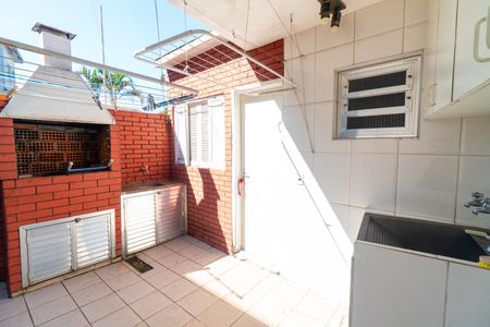 Casa à venda com 450m², 4 quartos e 2 vagas Casa à venda com 450m², 4 quartos e 2 vagasÁrea de Serviço