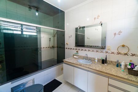 Casa à venda com 450m², 4 quartos e 2 vagas Casa à venda com 450m², 4 quartos e 2 vagasBanheiro da Suíte 1