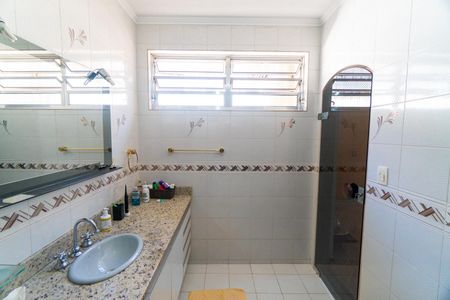 Casa à venda com 450m², 4 quartos e 2 vagas Casa à venda com 450m², 4 quartos e 2 vagasBanheiro da Suíte 1